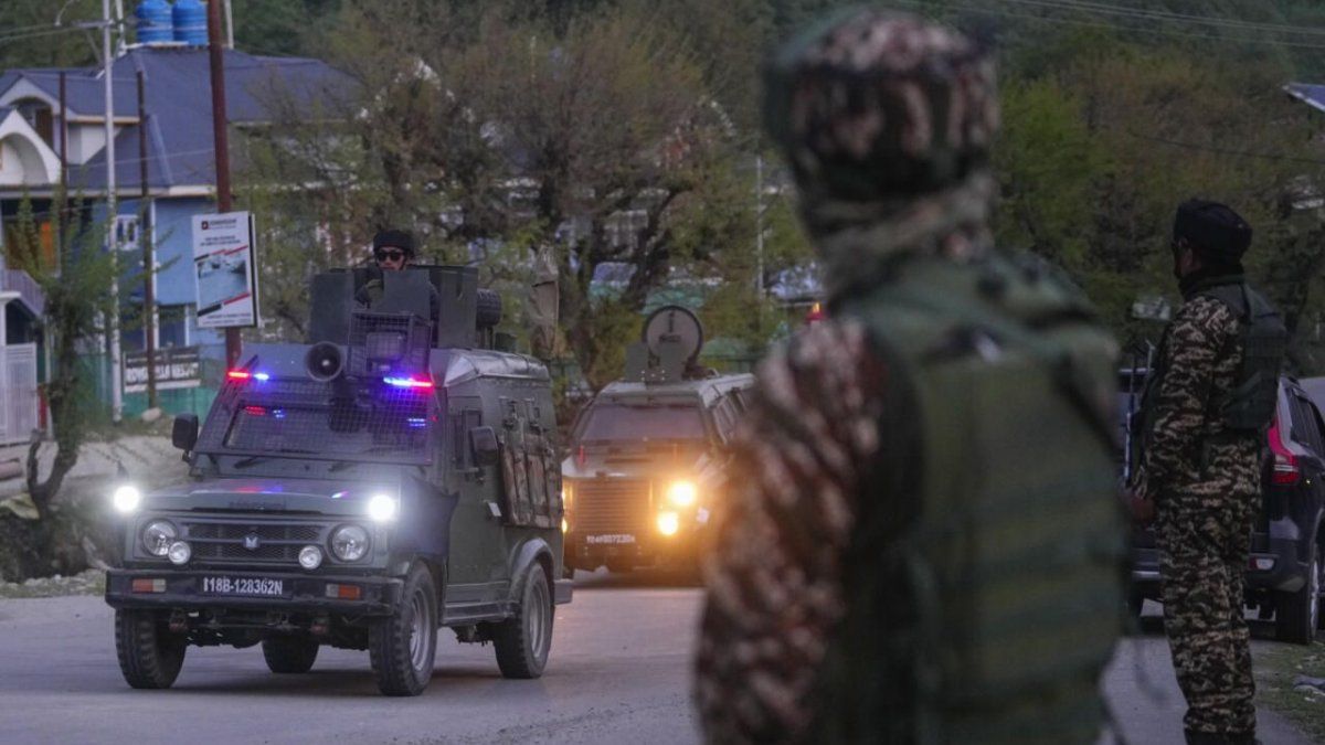 Pakistan knocked down two planes of India and increases tension in the region