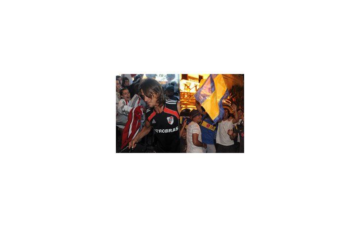ámbito.com | El recibimiento de los equipos fue caluroso para ambos. Nunca se jugó un Superclásico en Chaco.