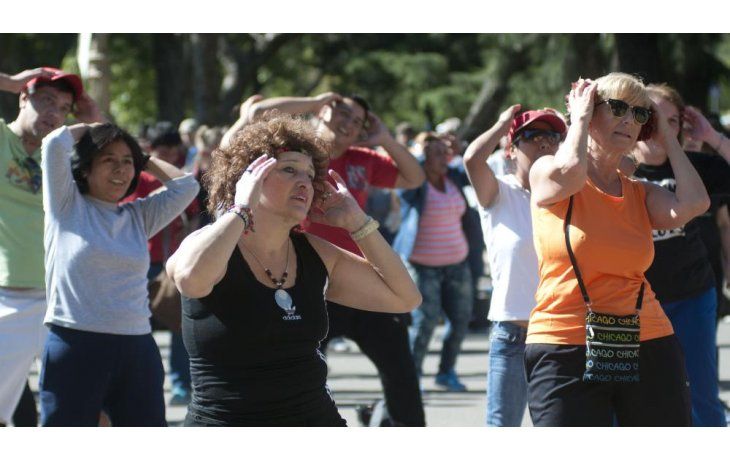 Buscan regular las prácticas de los personal trainer en plazas y parques de la Ciudad