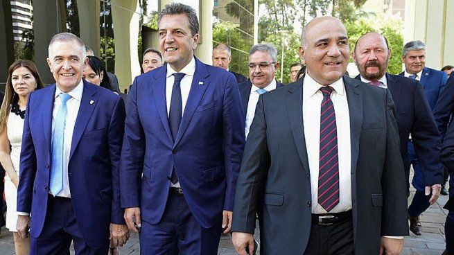 El candidato de Up junto a la Liga de Gobernadores del Norte Grande.