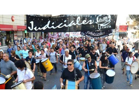 El gremio judicial viene sosteniendo un conflicto salarial desde hace más de cinco meses, dentro del cual se llevaron a cabo veintinueve días de huelga desde su inicio el pasado 6 de marzo.