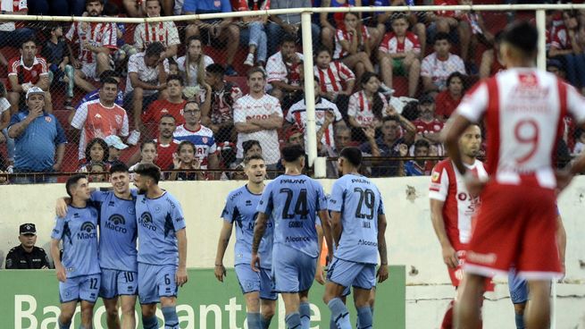 Belgrano goleó en Santa Fe y profundizó la crisis de Unión.