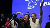 Javier Milei designó a Diego Santilli como nuevo jefe de Gabinete..