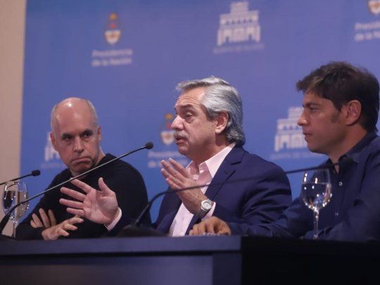 CORONAVIRUS. Horacio R. Larreta, Alberto Fernández y Axel Kicillof, ayer al explicar nuevas medidas.
