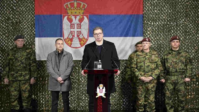 El ministro de Defensa de Serbia negó movimientos de sus tropas en territorio kosovar.