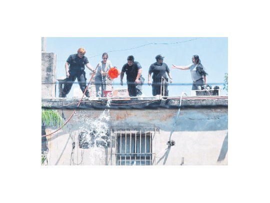 En medio de los incidentes en los que murió la hermana de uno de los líderes de “Los Monos”, hubo un pequeño motín que la Policía penitenciaria pudo combatir.
