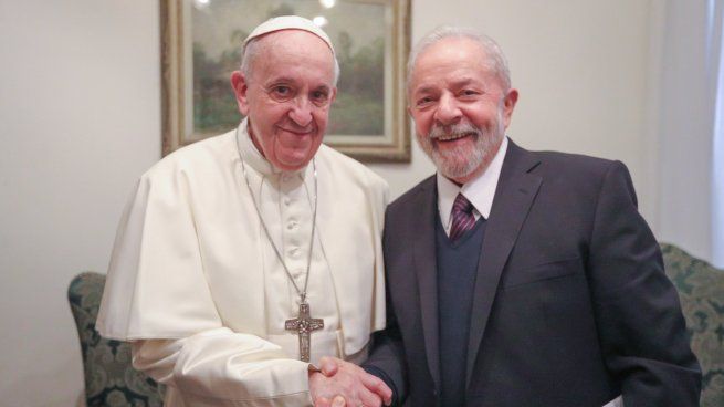 Francisco y Lula hablaron por teléfono sobre la paz en Ucrania y una posible visita a Brasil
