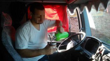 locura: le hizo manejar el camion a su hijo de 7 anos en autopista ezeiza-canuelas y lo grabo