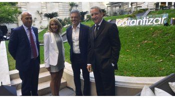 De izquierda a derecha: Darío Wasserman, presidente de Garantizar; Paula Bibini, ministra de Trabajo y Medio Ambiente de la provincia de Salta; Francisco Cabrera, ministro de Producción de la Nación; y Carlos Pirovano, director de Garantizar.