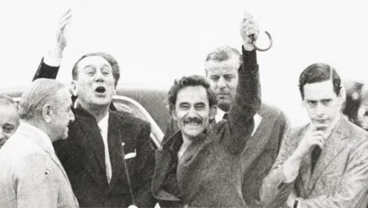 Juan Manuel Abal Medina, a la derecha de la foto, en el histórico regreso de Juan Domingo Perón a la Argentina. Juan Manuel Abal Medina, a la derecha de la foto, en el histórico regreso de Juan Domingo Perón a la Argentina.