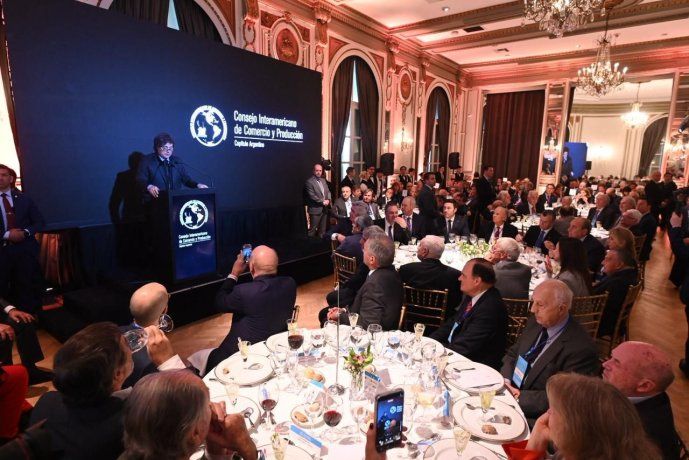 Javier Milei estuvo el jueves junto a empresarios en el Hotel Alvear. 