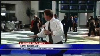 Hillary Clinton justificó el uso de los polémicos escáneres para revisar pasajeros en aeropuertos