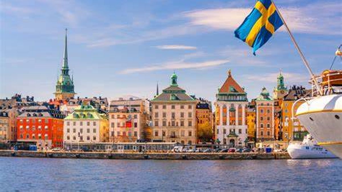 What are the best websites to find work in Sweden and emigrate from Argentina?
