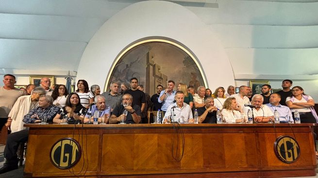 La CGT anunció un paro nacional desde la medianoche del día que se trate el proyecto de reforma laboral en Diputados.
