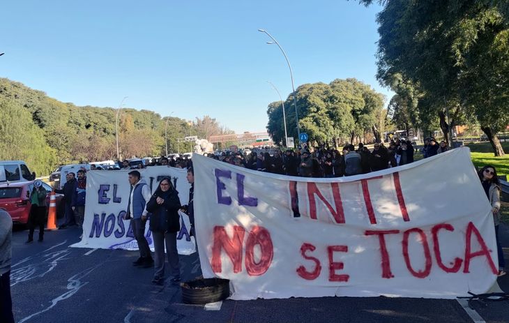 Trabajadores del INTI protestaron contra su transformación. Trabajadores del INTI protestaron contra su transformación.