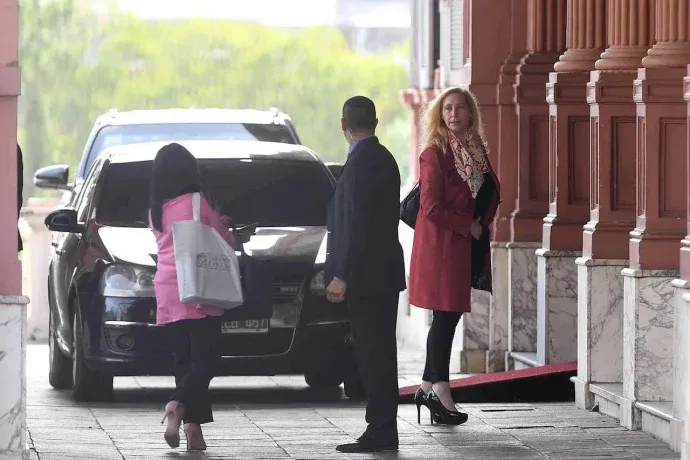 Karina Milei en la puerta de Casa Rosada. 