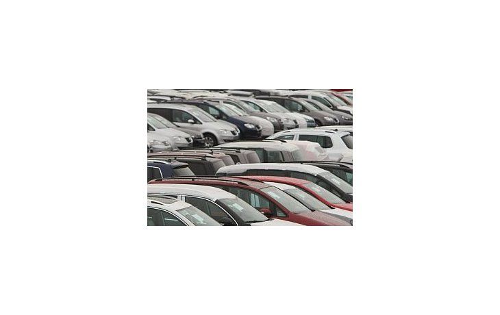 Suspendieron ayer venta de autos por demora en decreto