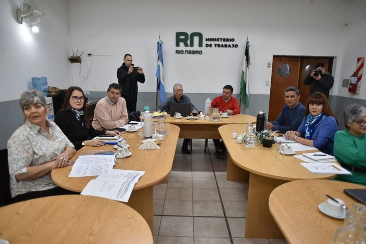 Río Negro reactivó las negociaciones con los gremios docentes. Río Negro reactivó las negociaciones con los gremios docentes.