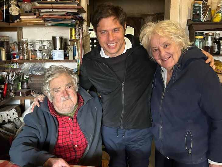 Axel Kicillof junto a Pepe Mujica y Lucía Topolansky. Axel Kicillof junto a Pepe Mujica y Lucía Topolansky.