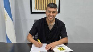 El futbolista que regresa al país después de compartir cancha con Messi. El futbolista que regresa al país después de compartir cancha con Messi.