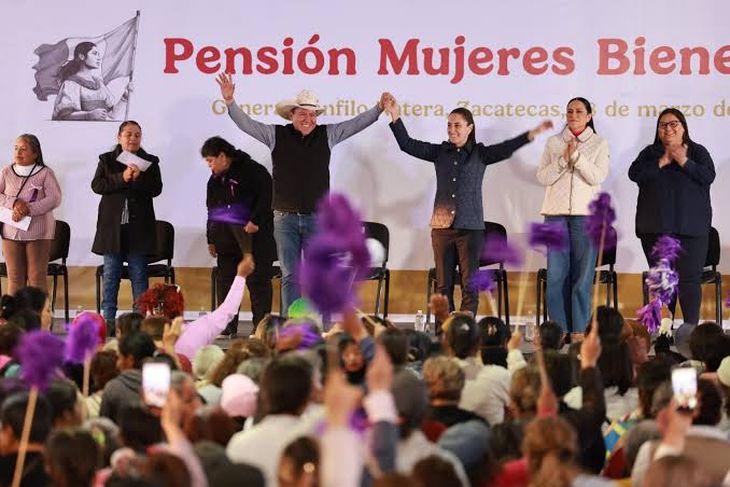 Claudia Sheinbaum encabezó en Zacatecas un acto de entrega de tarjetas de la Pensión Mujeres Bienestar.