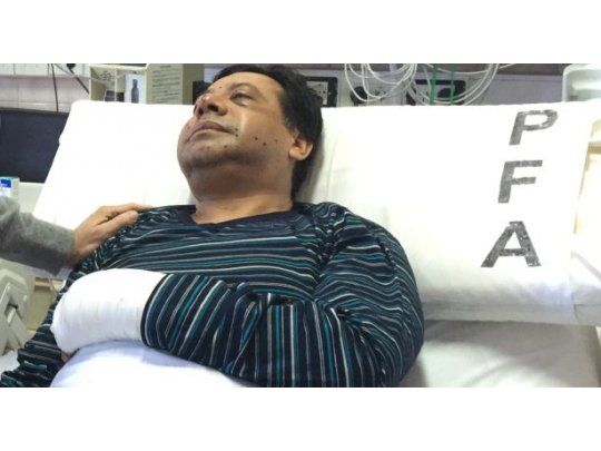 El comisario inspector Santos Gustavo Díaz sigue internado en el Churruca tras ser baleado por una banda de secuestradores