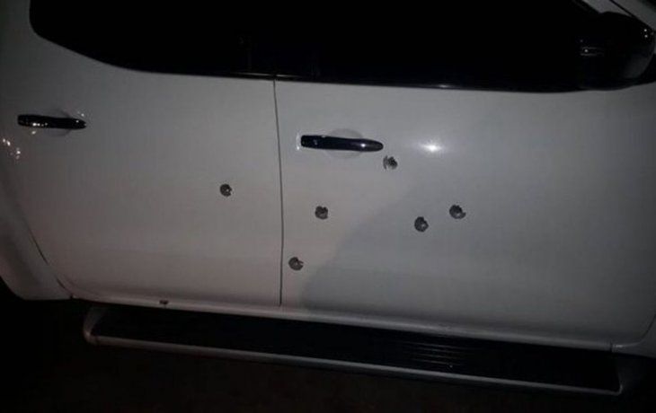 La camioneta del Jefe de Gabinete de Chubut recibió seis impactos de bala.