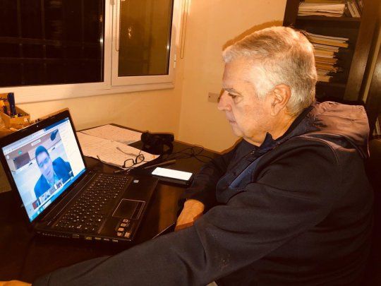 El diputado Carlos Gutiérrez informó que tiene coronavirus.