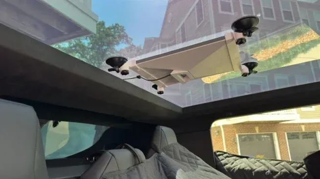Starlink en el auto: las consecuencias de ubicar mal la antena satelital en el vheículo.