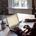 Flexibilidad laboral: el 73% de los especialistas en RRHH cree que el futuro será híbrido, consolidando este modelo.