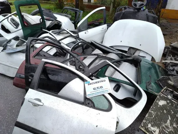 Las autopartes encontradas en el taller clandestino 