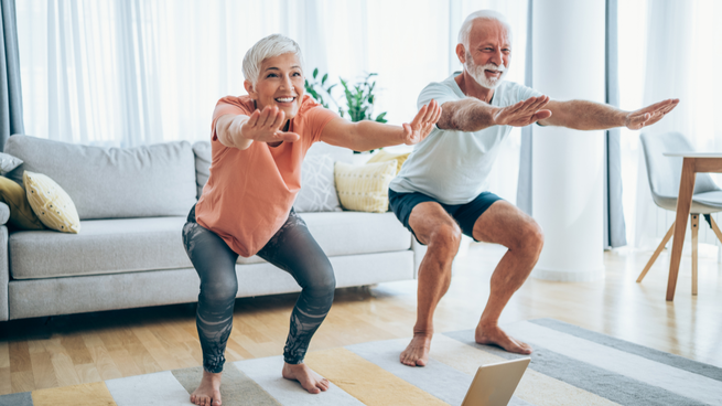 Ejercicios para entrenar el equilibrio en casa.