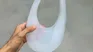Esta cartera es practicamente inutil, ya que se le pueden guardar muy pocas cosas dentro.
