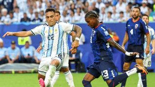 El exjugador brasileño Marcelo Vieira felicitó a Lopes Cabral por el premio.&nbsp;