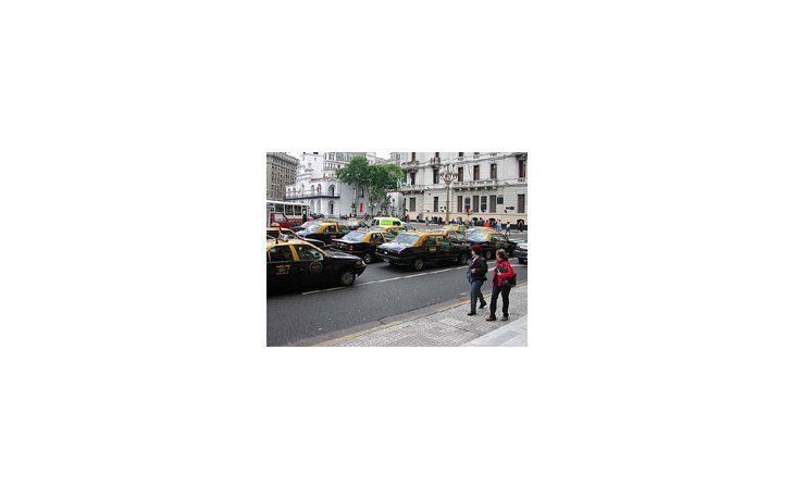 Taxistas llegaron a un acuerdo y levantaron el paro