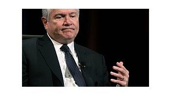 El secretario de Defensa, Robert Gates, cree que la presión económica y diplomática son las mejores vías para persuadir al país árabe