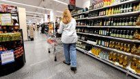 Una cadena de supermercados está buscando nuevos empleados.