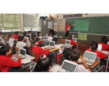 Los reclamos se pueden hacer a traves del portal web de ANSES. Los reclamos se pueden hacer a traves del portal web de ANSES.