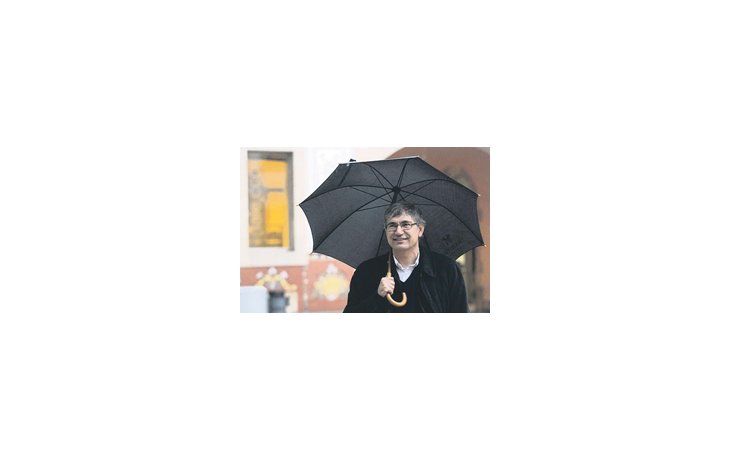 Orhan Pamuk deberá indemnizar a compatriotas que consideraron insultos a la «turquicidad» (protegida por el código penal turco) declaraciones suyas a una publicación suiza en 2005.