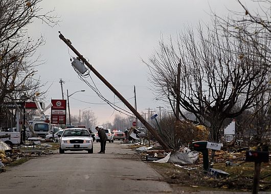 Tornados en EEUU dejan ya 35 muertos y hacen desaparecer un pequeño puebloTornados en EEUU dejan ya 27 muertos y hacen desaparecer un pequeño pueblo (foto 8)
