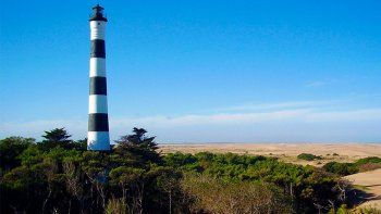 El hombre murió en una playa cercana al faro Quernadí.