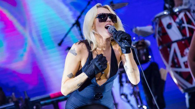 Miley Cyrus will receive a star on the Hollywood Walk of Fame