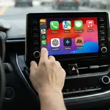 La IA podrá utilizarse sin manos mientras se maneja, a través de Apple CarPlay. La IA podrá utilizarse sin manos mientras se maneja, a través de Apple CarPlay.
