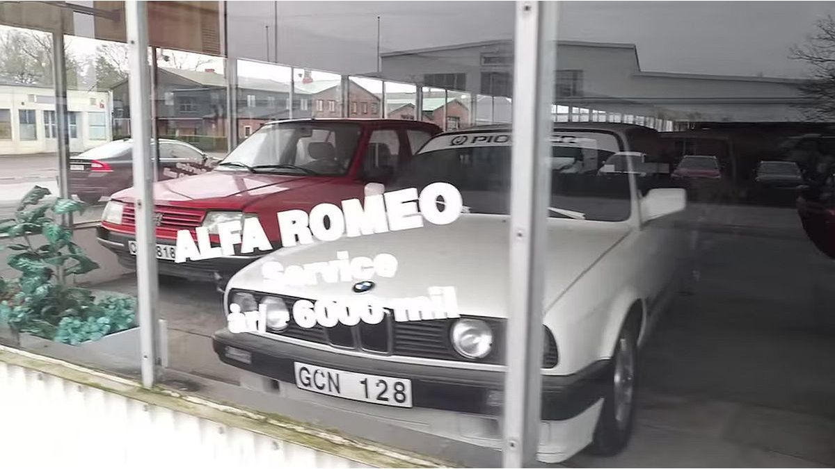 An abandoned concessionaire reveals a treasure of classic cars: more than 100 jewels in perfect condition