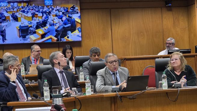 El equipo económico, encabezado por Gabriel Oddone, expone en el Senado por el Presupuesto. El equipo económico, encabezado por Gabriel Oddone, expone en el Senado por el Presupuesto.