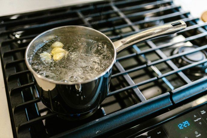 El agua que sobra de la cocción de tus papas es muy útil en el hogar. El agua que sobra de la cocción de tus papas es muy útil en el hogar.