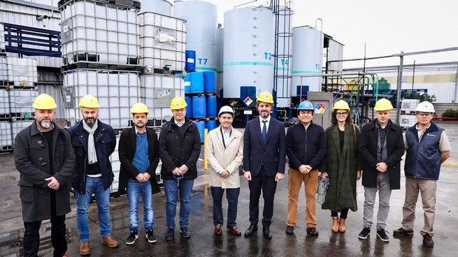 Funcionarios presentes en el Parque Industrial Burzaco.