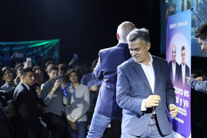 Espert y Rosales se divierten en el cierre de campaña del Frente Despertar.