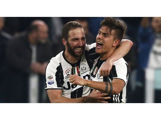 Higuaín y Dybala, titulares en Juventus.
