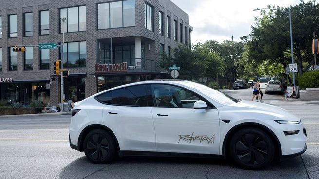 Telsa lanzó el primer servicio de robotaxis en Austin (Texas).
